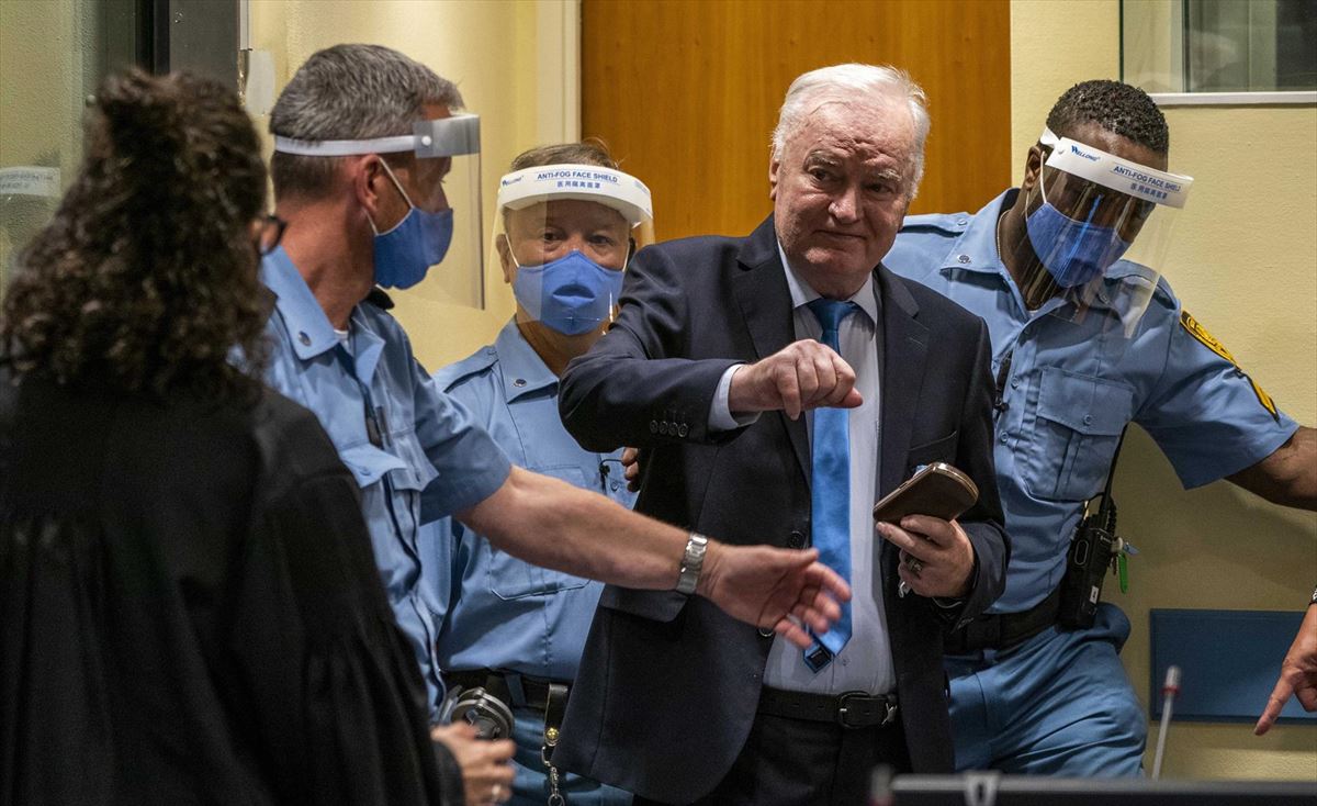 El exlíder militar serbobosnio Ratko Mladic en la sede del tribunal. Foto: Efe