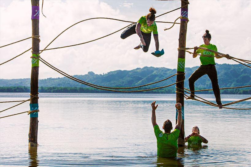 Yancik salto egiten du banderatxoa lortu ondoren