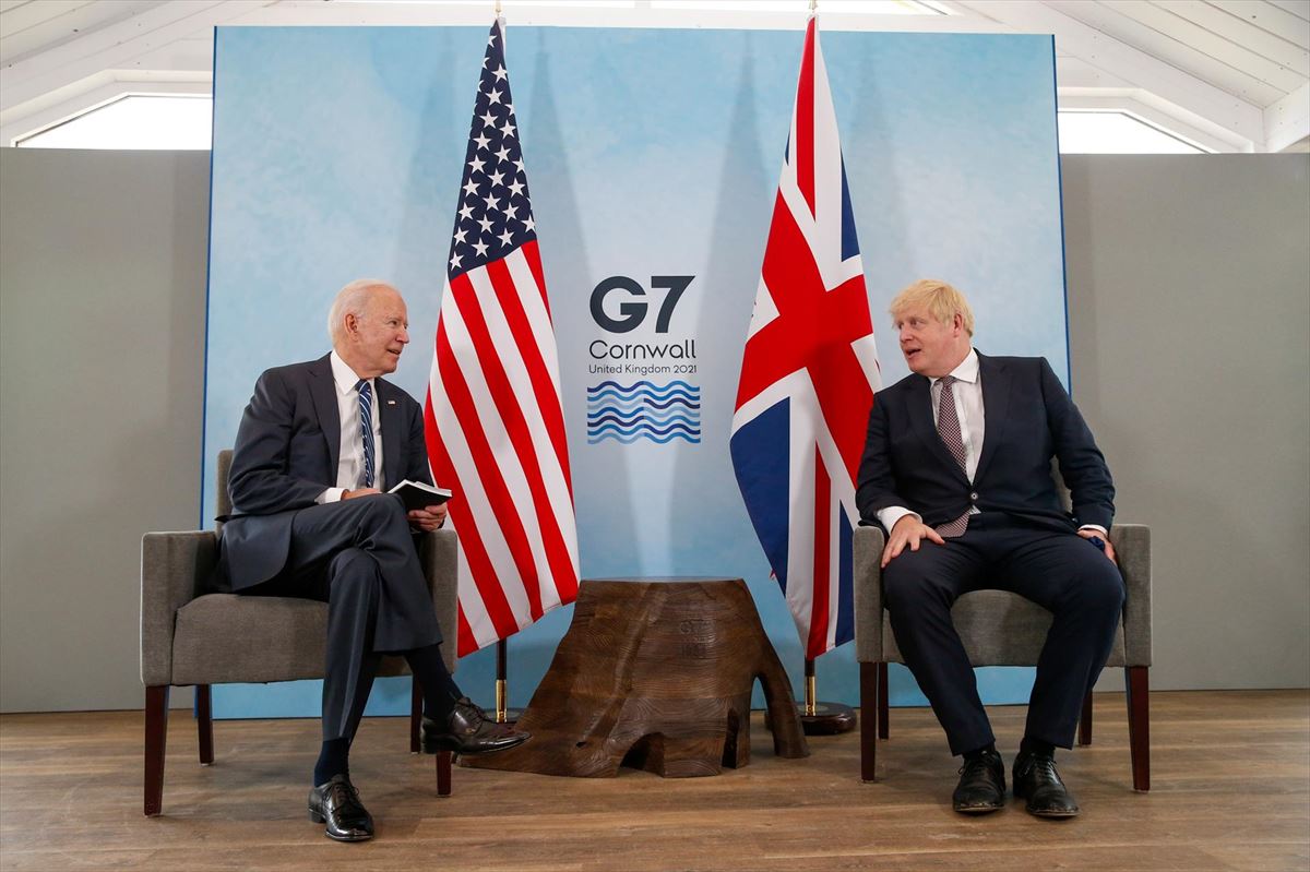 Joe Biden y Boris Johnson durante su encuentro bilateral en el marco del G7