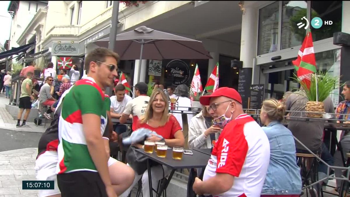 Euforia entre la afición del rugby y enfado en la hostelería, en Biarritz y Baiona