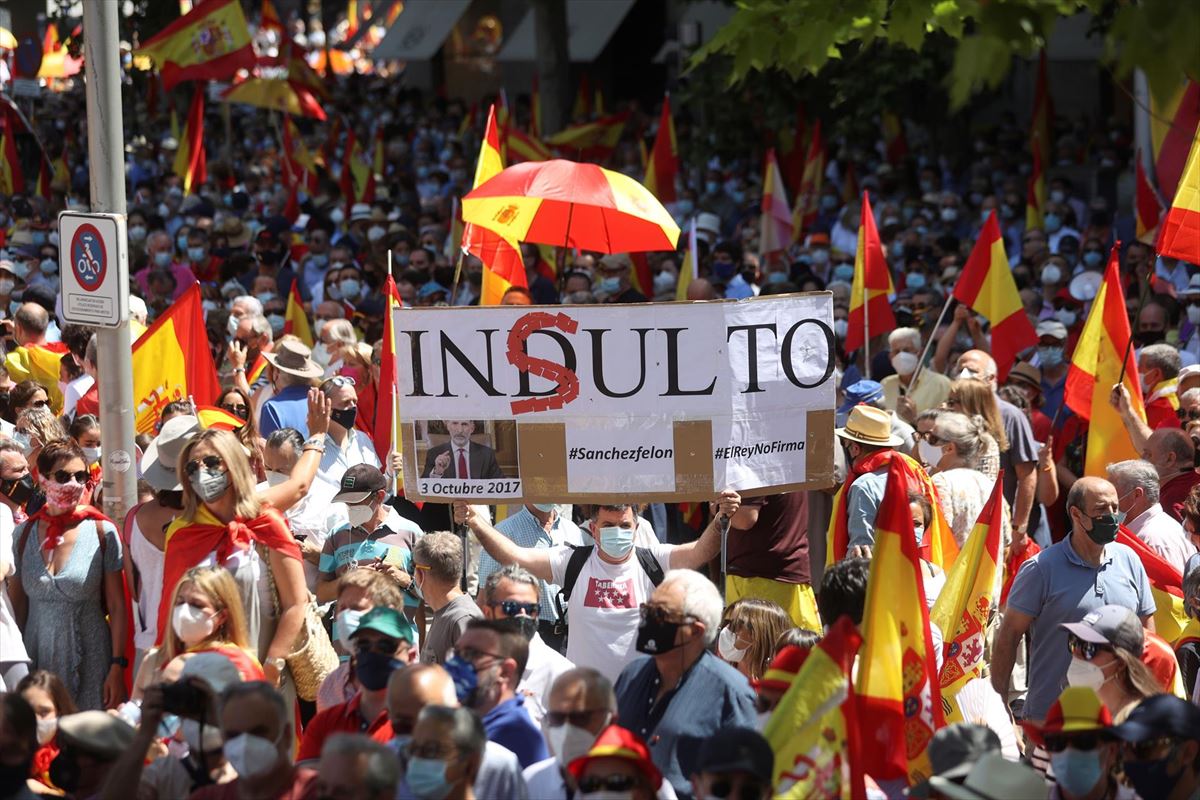 Concentración contra los indultos a políticos catalanes en la plaza de Colón (Madrid).