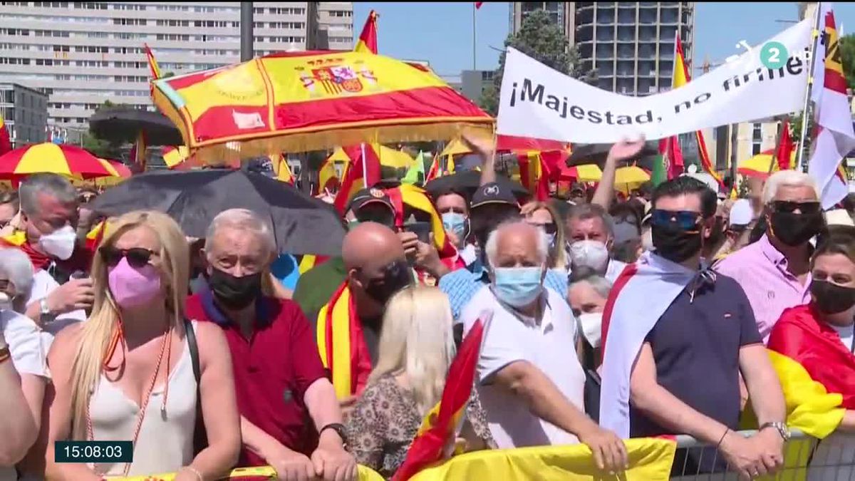 Concentración contra los indultos a políticos catalanes en la plaza de Colón (Madrid).