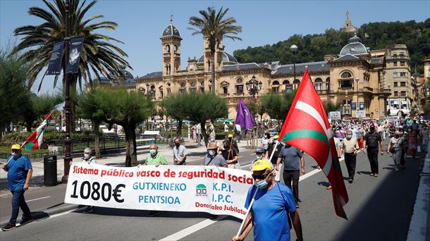 Pentsiodunek, iazko ekainean, Donostian egindako manifestazioa. Argazkia: EFE. 