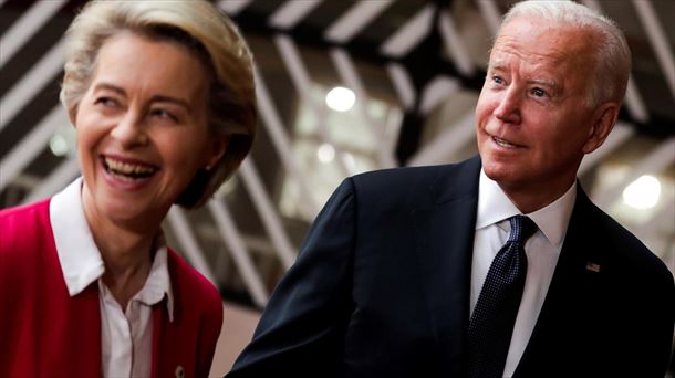 Von Der Leyen eta Biden EFEko artxiboko irudi batean.