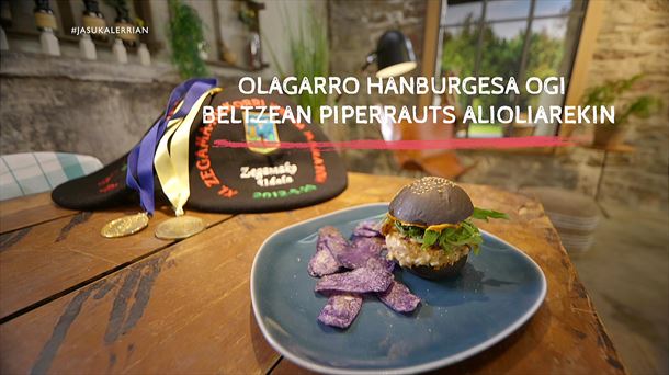 Olagarro hanburgesa ogi beltzean piperrauts alioliarekin