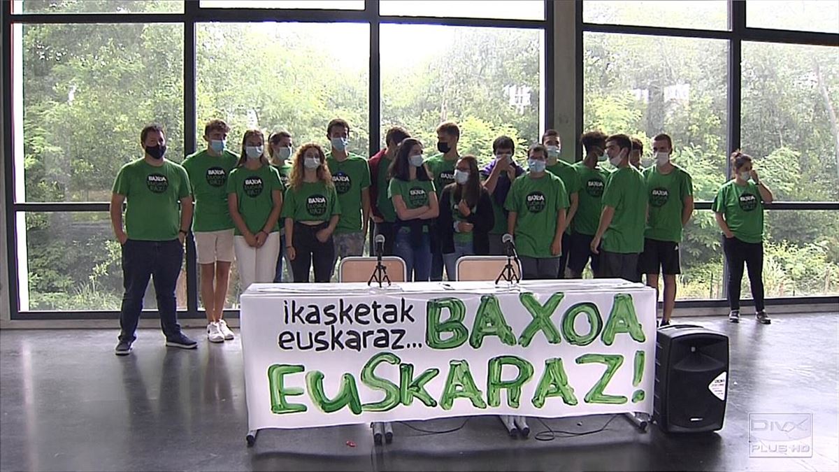 Las y los alumnos del liceo Bernat Etxepare de Baiona.