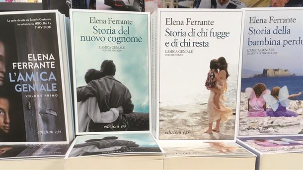 Elena Ferrantek idatzitako "L'Amore molesto" liburua, "L'amica geniale", la figlia oscura"...  