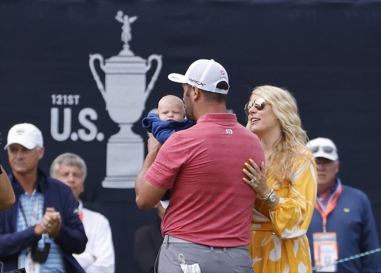 Emaztea eta Kepa semearekin