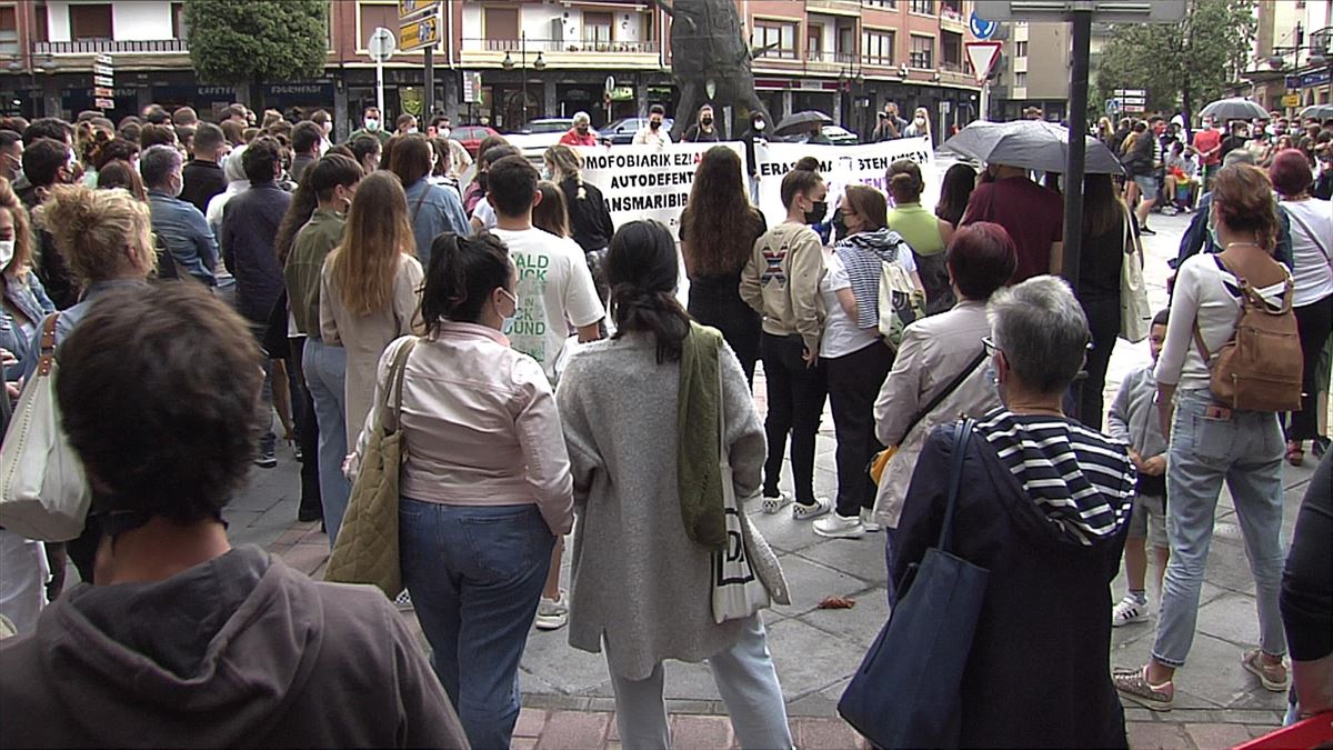 Concentración contra las agresiones en Amorebieta-Etxano. Foto: EiTB