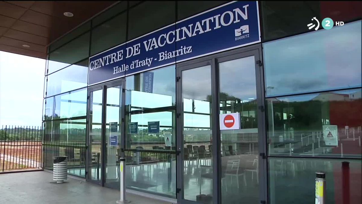 Centro de Vacunación de Biarritz. Imagen obtenida de un vídeo de EITB Media.