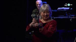 Amaia Zubiria en 2021, recibiendo premio Adarra