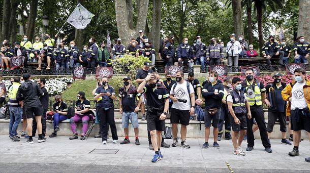 Personal de Tubacex a las puertas del Juzgado de Bilbao durante el juicio por los despidos