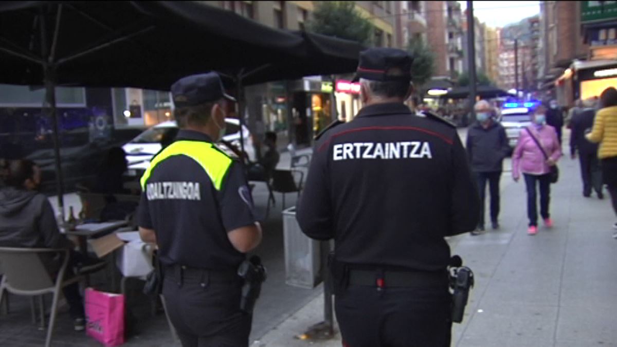Ertzaintza y Policía Municipal. Imagen: EITB Media
