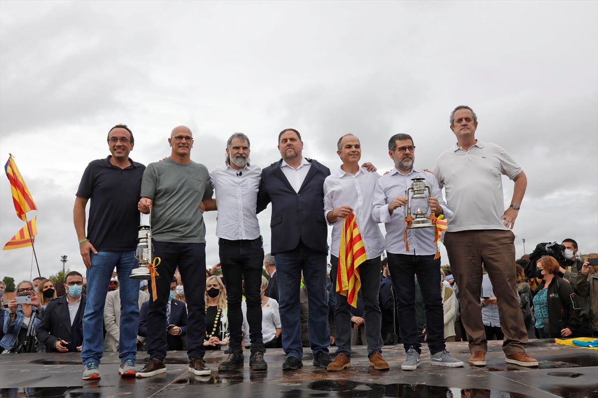 Los presos indultados terminan su acto cantando ''Els Segadors''