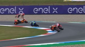 Fuerte caída de Marc Márquez en los entrenamientos del Gran Premio de los Países Bajos