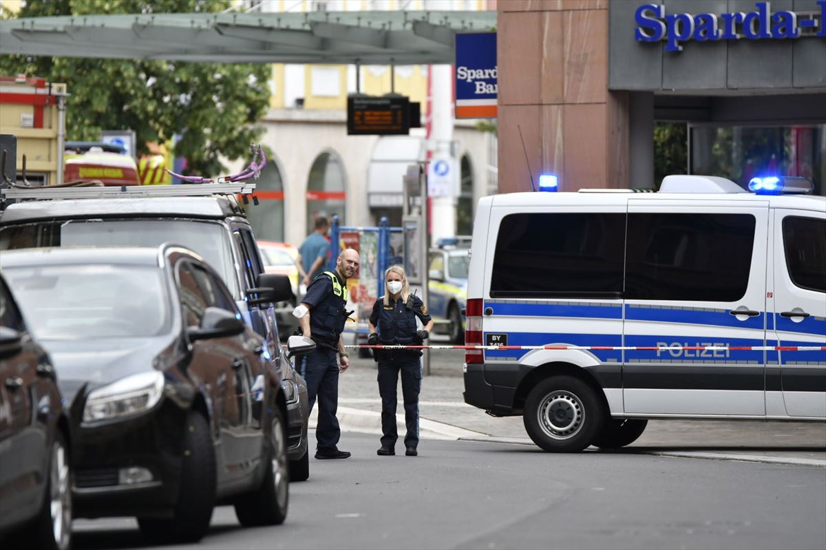 Polizia gertakariaren lekuan. Argazkia: EFE.