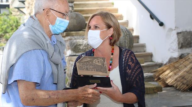 Itxaso Atutxa en el acto del centenario del batzoki de Lekeitio. Foto: @eajpnvbizkaia