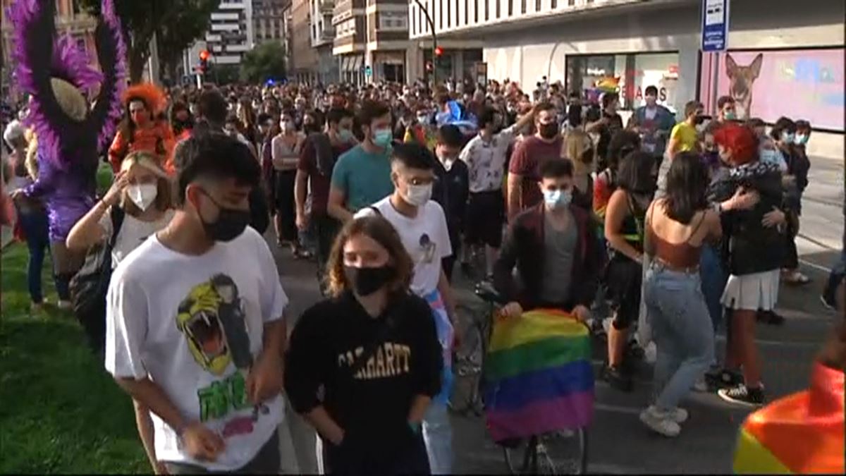 Manifestación en Pamplona en el Día Internacional del Orgullo LGTBI+