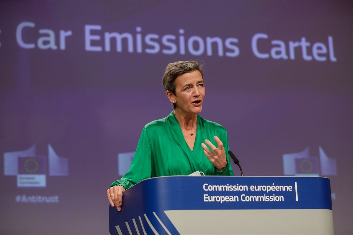 Margrethe Vestager, vicepresidenta de la Comisión Europea, sobre las multas. Foto: EFE.