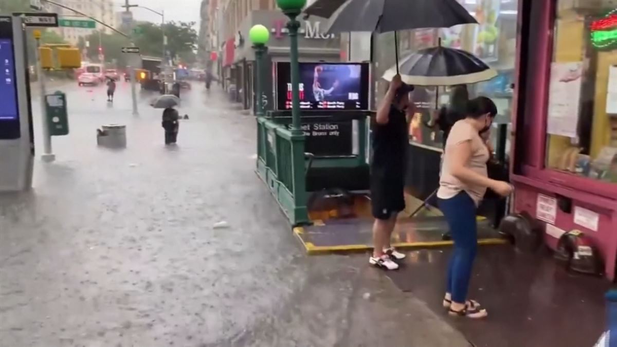 Calle inundada en Nueva York