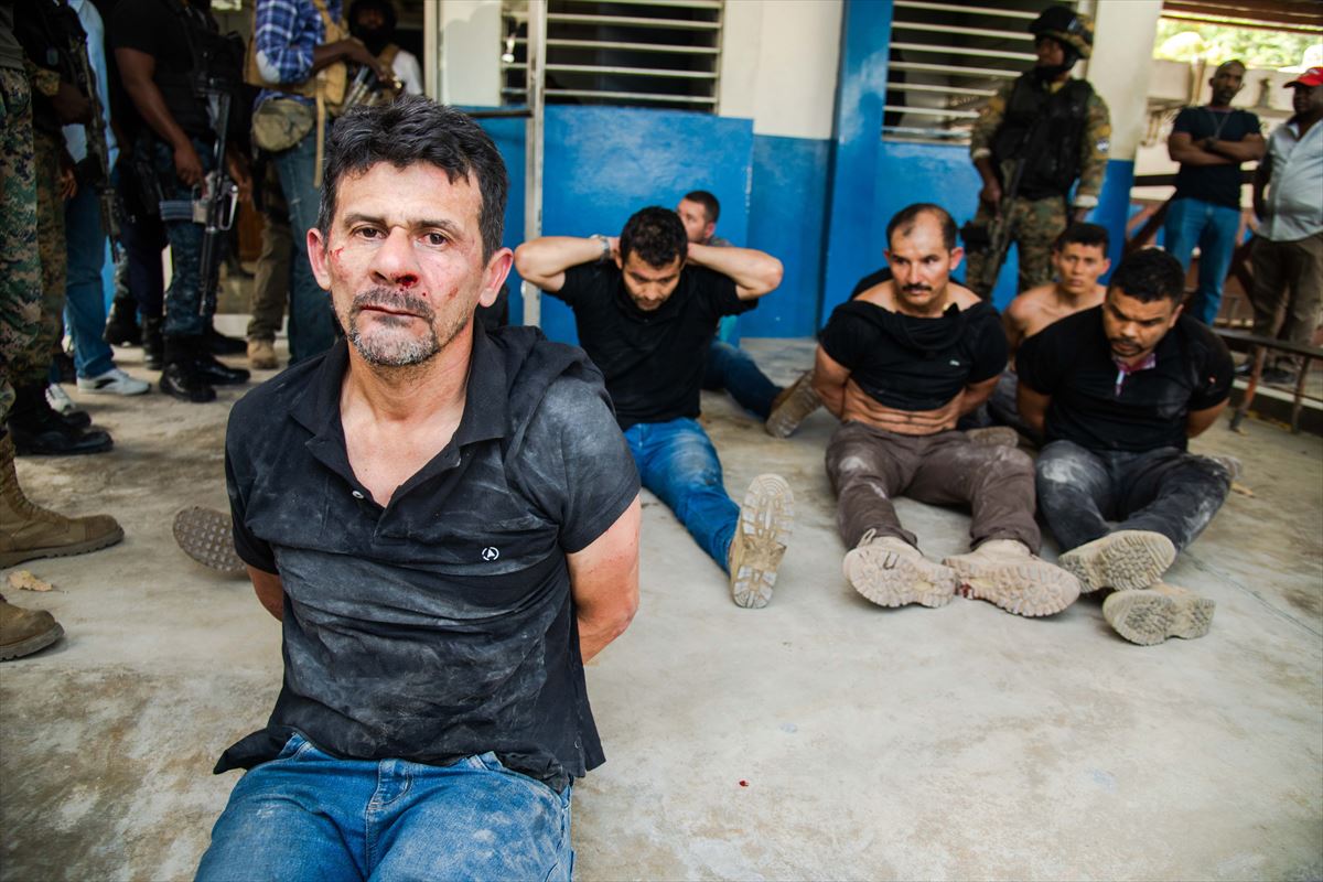 Varios mercenarios colombianos detenidos por la Policía de Haití. Foto: EFE.