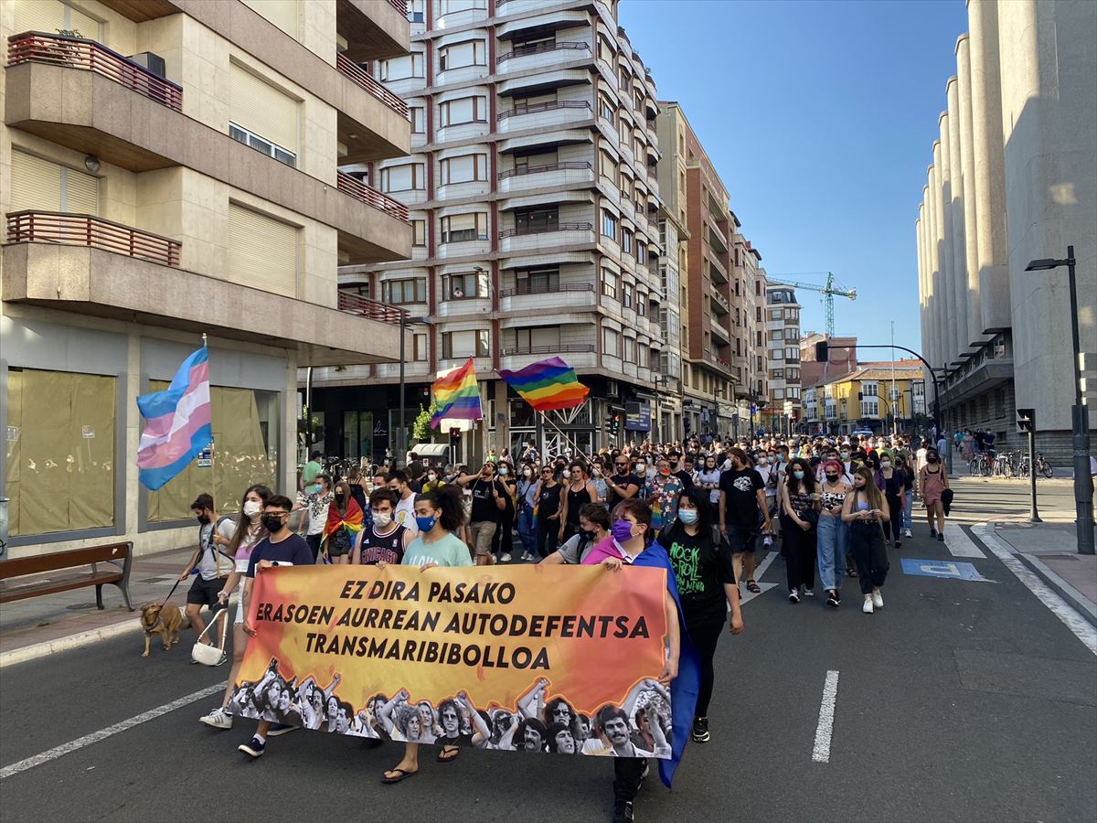 Manifestación en Vitoria-Gasteiz para denunciar el asesinato homófobo de Samuel. Foto: @e28gsteiz