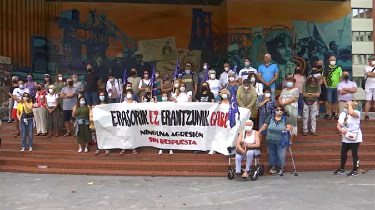 Concentración de repulsa en Barakaldo contra las dos últimas agresiones sexuales. Foto: EITB Media