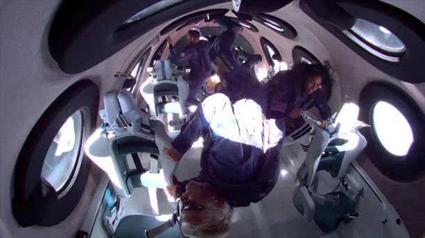 Richard Branson en el espacio. Foto: EFE