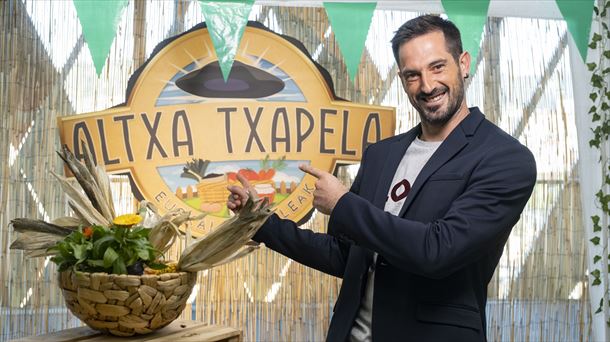 Joseba Arguiñano, presentador del concurso "Altxa Txapela"