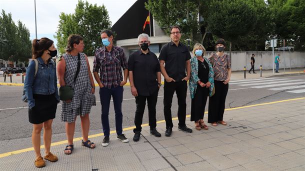 Los encausados en el sumario 13/13 a las puertas de la Audiencia Nacional.