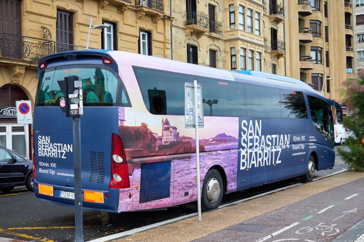 El miércoles se pondrá en marcha el autobús lanzadera que unirá San Sebastián y Biarritz