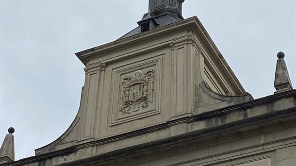 El Gobierno español cambiará el escudo franquista del antiguo Palacio de Justicia de la calle Olaguibel