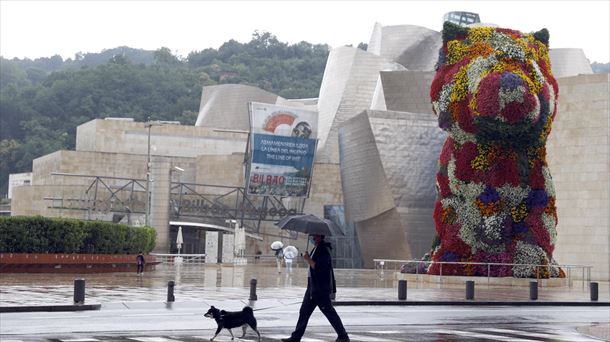 Día lluvioso en Bilbao. Foto de archivo: EFE
