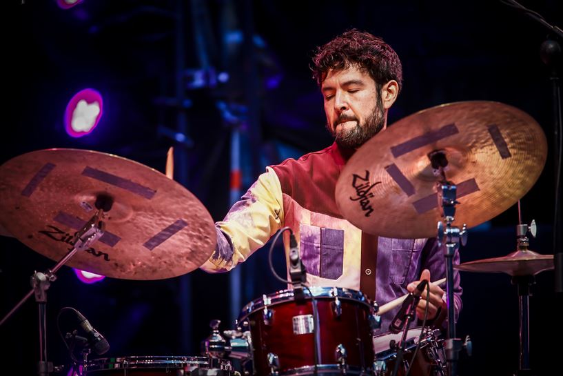 Concierto del Thumberscrew Trio en el Iradier Arena. Tomas Fujiwana, batería