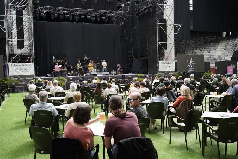 Iradier ARena, 16 de Julio