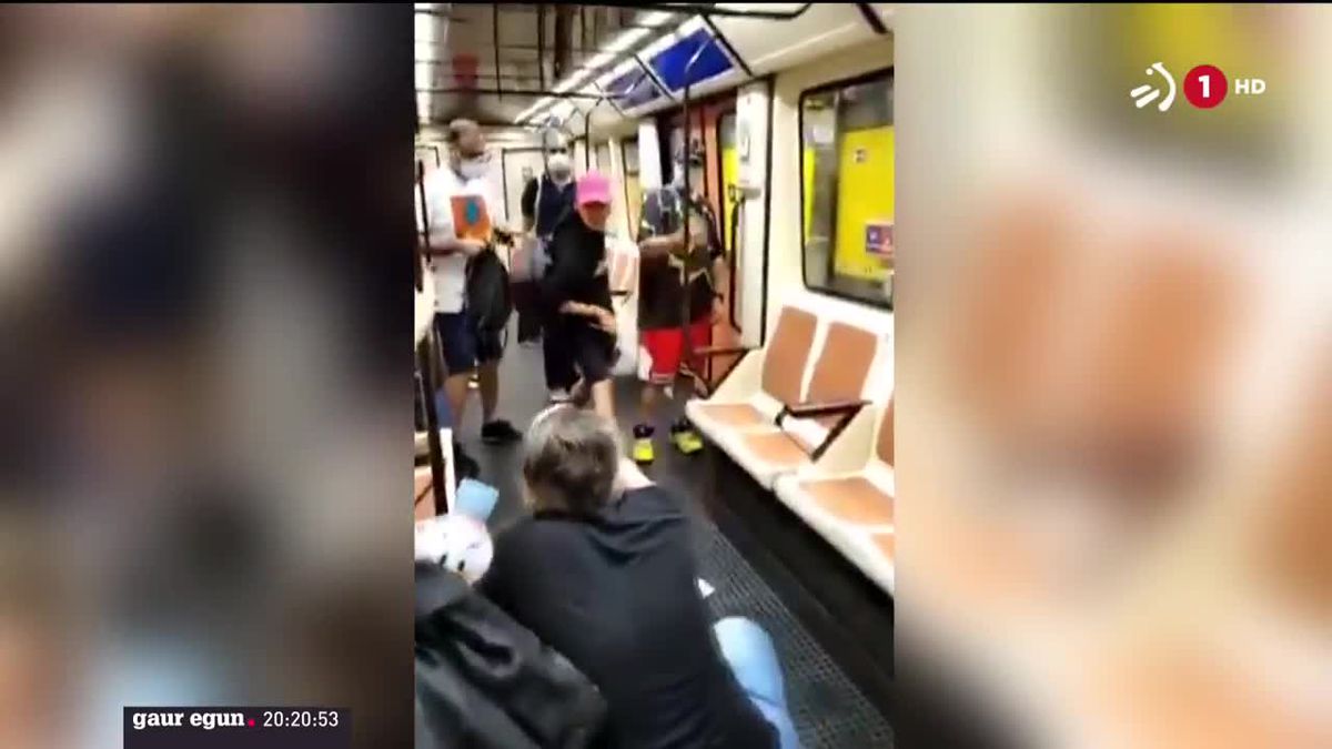 Gizon batek erizain bati eraso egin dio Madrilgo metroan, maskara janzteko eskatu dionean