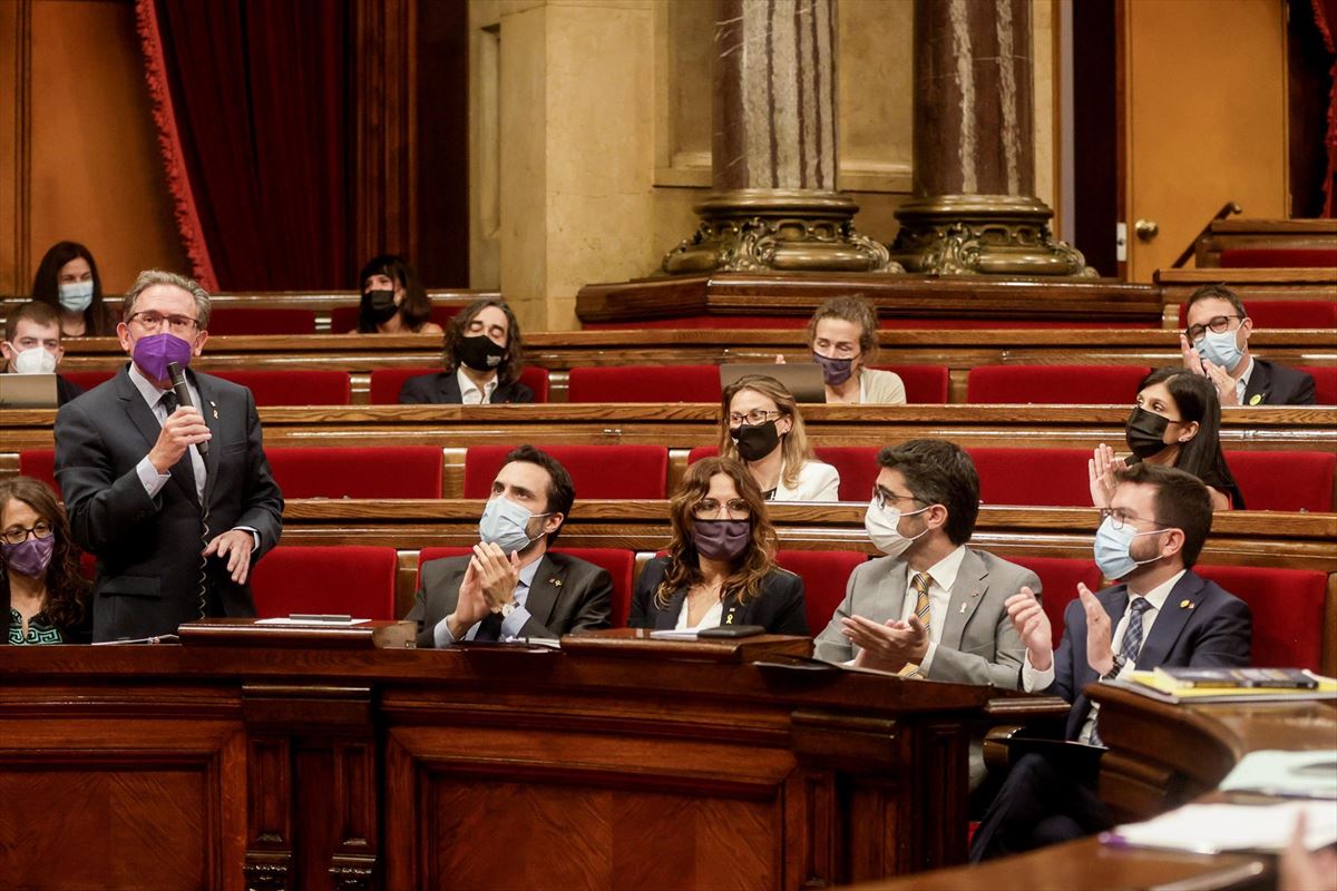El conseller Giró, hoy en el Parlament de Cataluña.