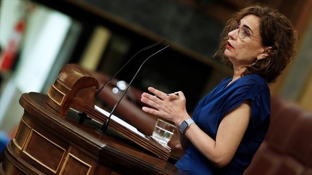 María Jesús Montero durante su defensa ante el pleno del Congreso.