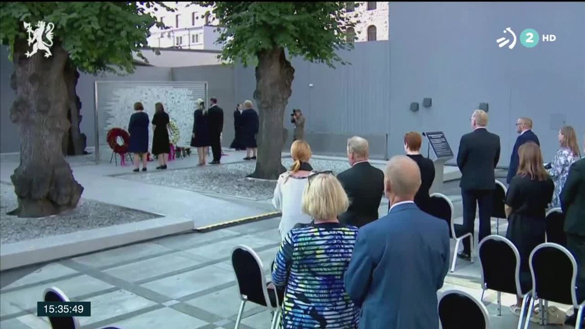 Minuto de silencio en memoria de los fallecidos de los atentados de Oslo y Utoya