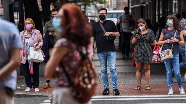 Gente en la calle. Foto: Efe