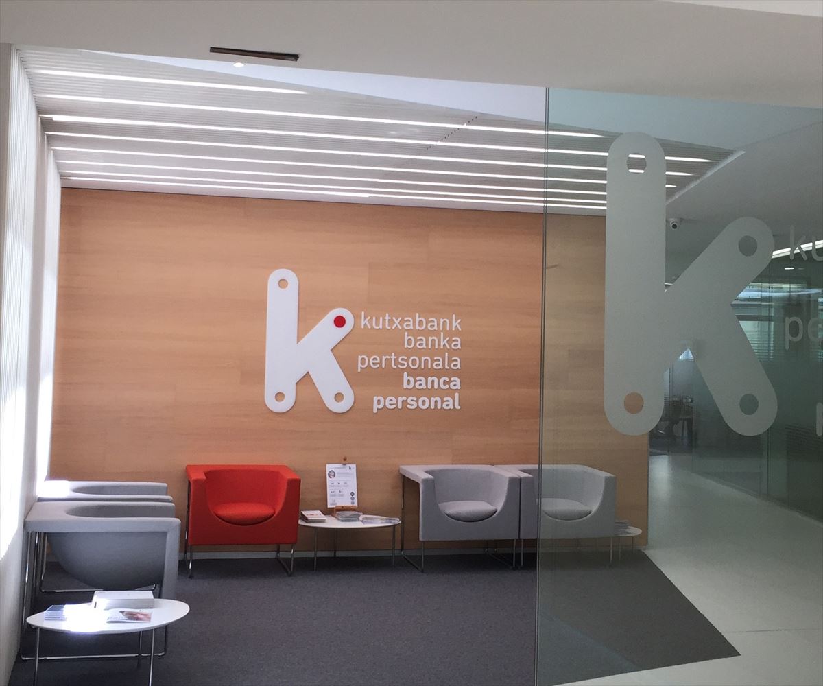 Kutxabank inicia nuevo horario de servicio de caja para sus clientes mayores 