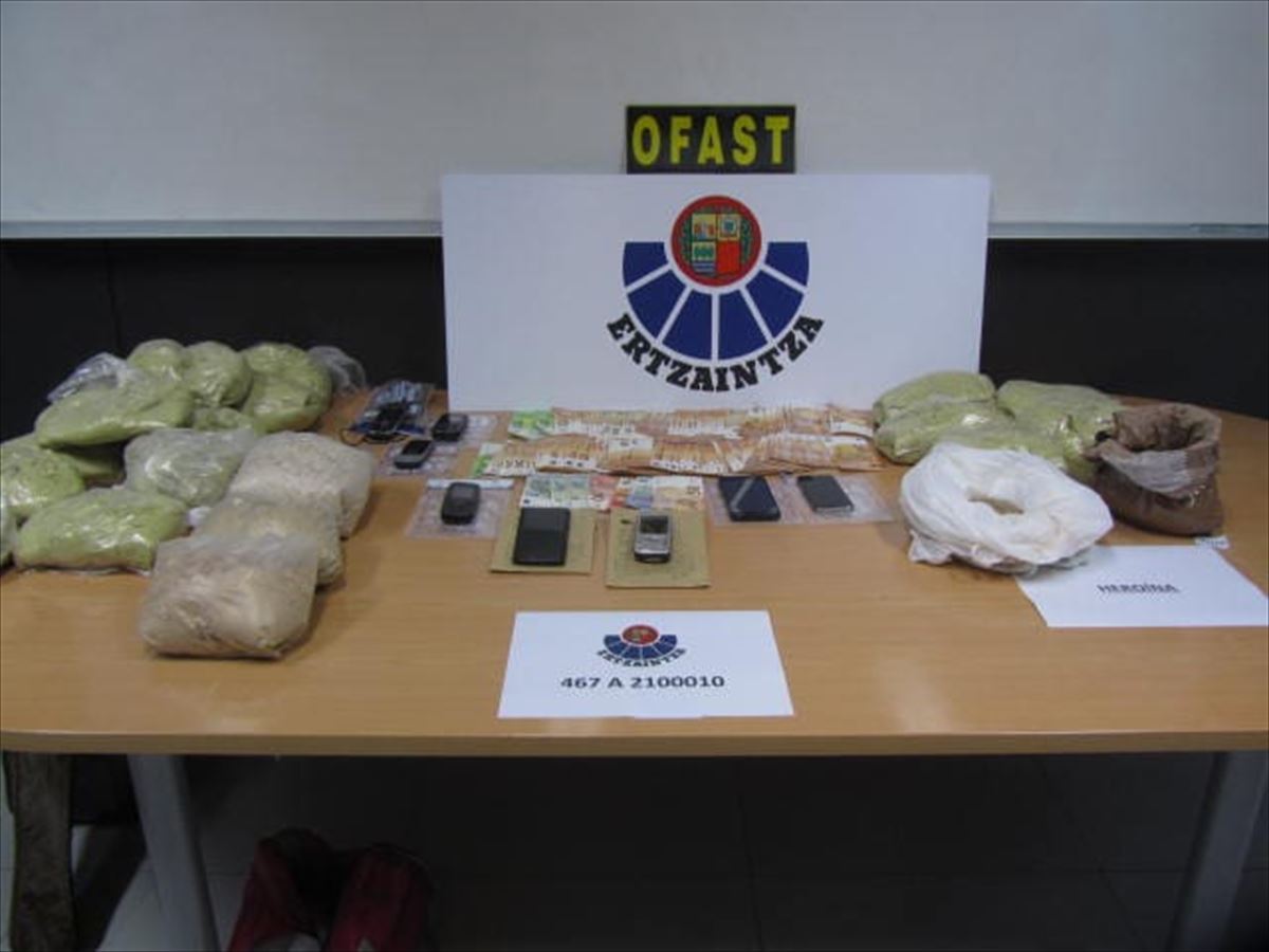 La Ertzaintza detiene a cuatro personas en Bizkaia en una operación contra el tráfico de drogas