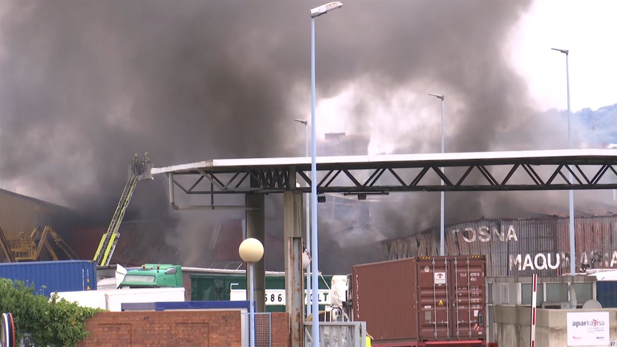 Incendio en el Valle de Trápaga. Imagen obtenida de un vídeo de EITB Media.
