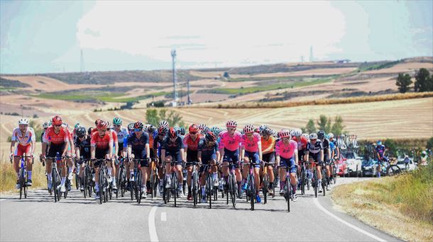 Espainiako Vueltaren atarikoa euskal txirrindularien hitzekin.