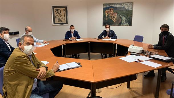 Reunión entre el consejero y representantes de la Hostelería de Euskadi en Lakua