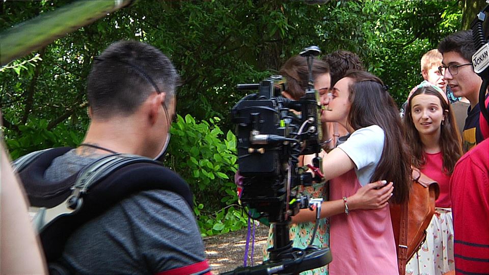 Zuri (Maria Redondo) eta Enara (Aitziber Errazkin)