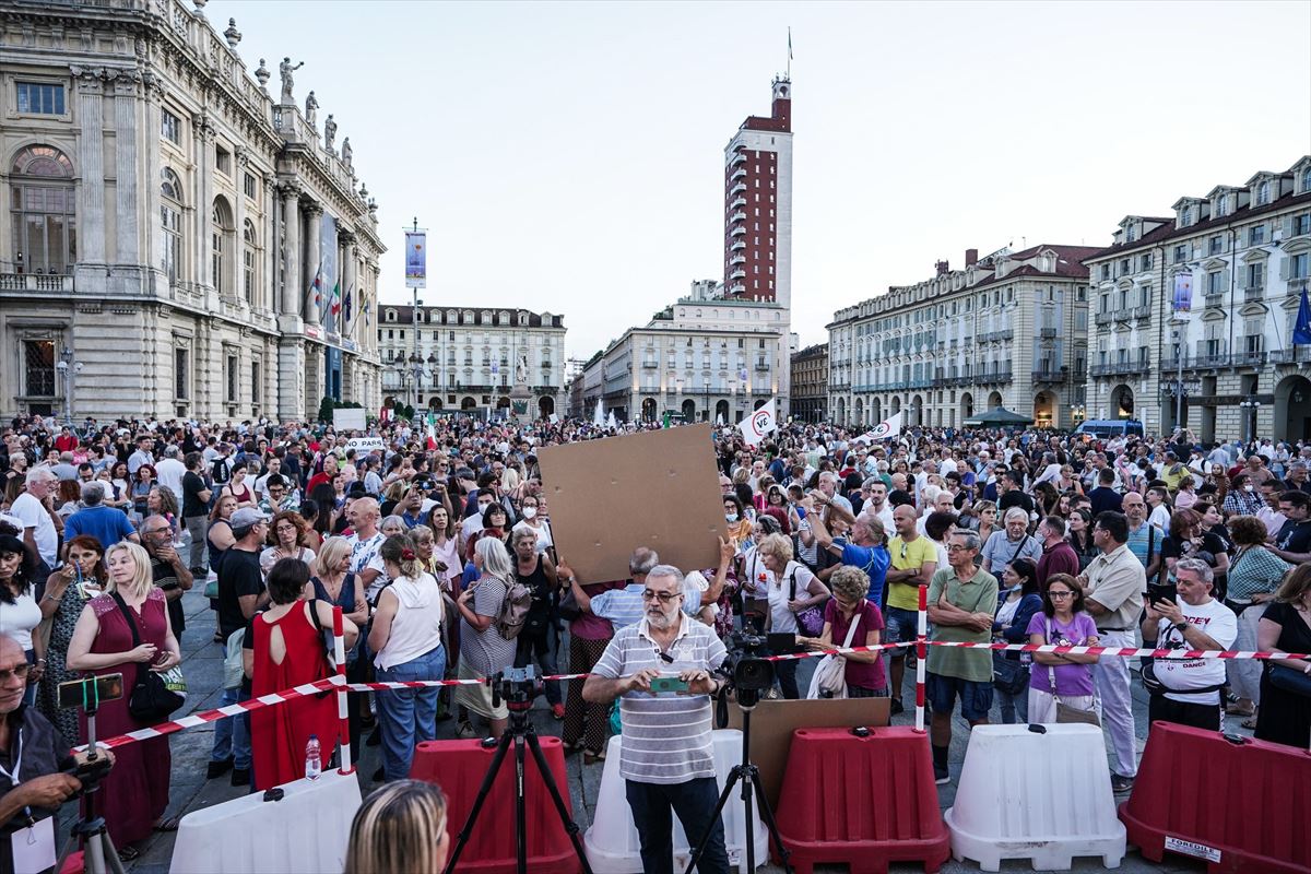 Una protesta contra el certificado sanitario en Italia.