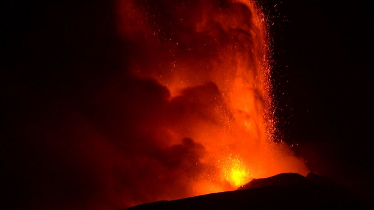 Volcán Etna en erupción. Imagen: Reuters