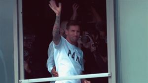 Messi desata la locura entre la afición del PSG a su llegada a París