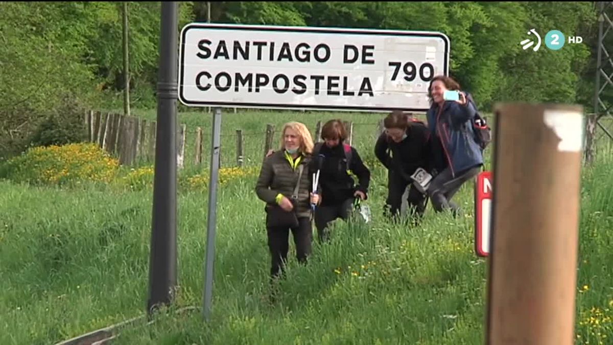 Mujeres haciendo el Camino de Santiago. Imagen obtenida de un vídeo de EITB Media